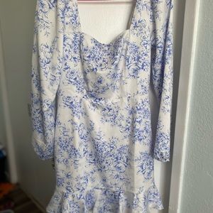 Women’s medium ruffled skirt dress